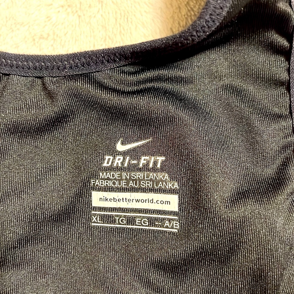 NIKE. DRI-FIT BLACK SPIRT WOMAN BRA. Size XL, runs small like L.Tags are removed - Picture 6 of 6